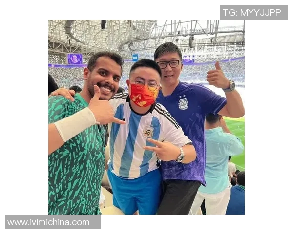 入乡随俗!广东新援完结入队典礼 球迷戏弄这才算是真加盟